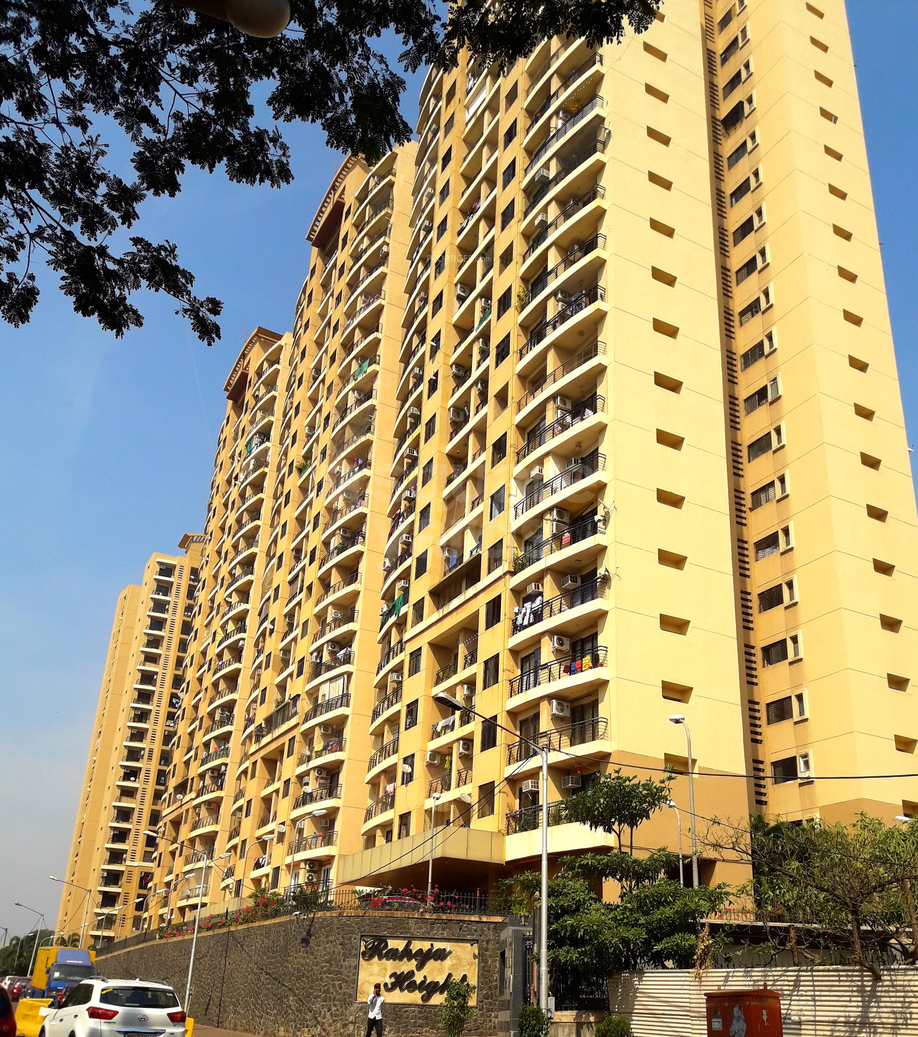Resale 2 Bedroom 1000 Sq.Ft. Apartment in K Raheja Heights, Goregaon