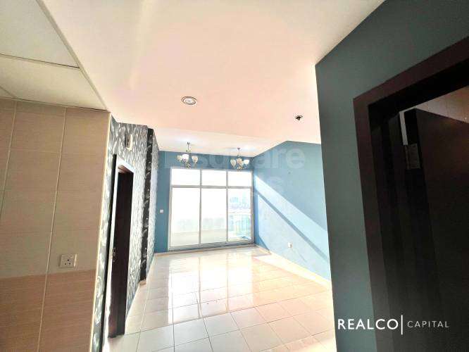 1 BR 700 Sq.Ft. Apartment in Champions Tower 1