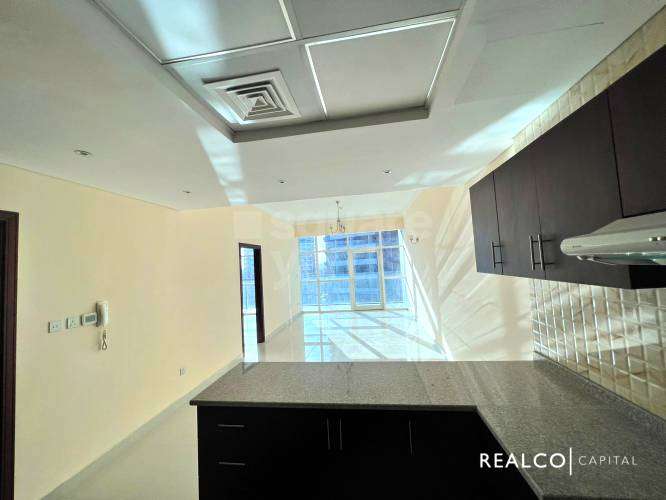 1 BR 870 Sq.Ft. Apartment in Oasis Tower 1