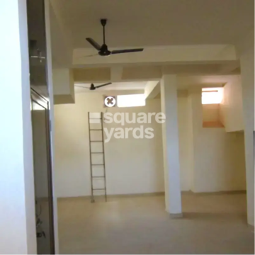 Room in 3 BHK Apartment at Ansal API Esencia, Sector 67 – for Rent