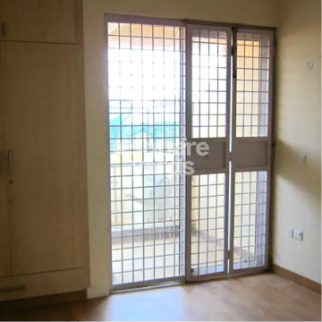 Room in 3 BHK Apartment at Ansal API Esencia, Sector 67 – for Rent