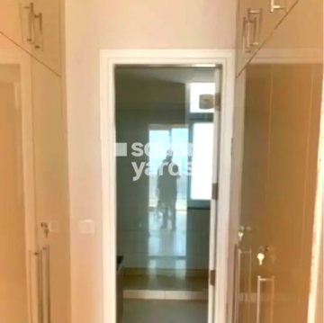 Room in 3 BHK Apartment at DLF The Ultima, Sector 81 – for Rent