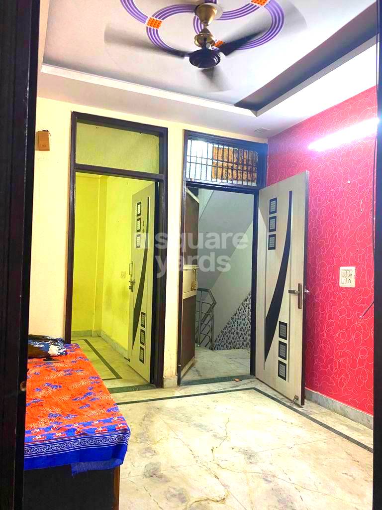 Rental 3 Bedroom 64 Sq.Mt. Builder Floor in Shri Krishna Apartments Rohini, Rohini Sector 16