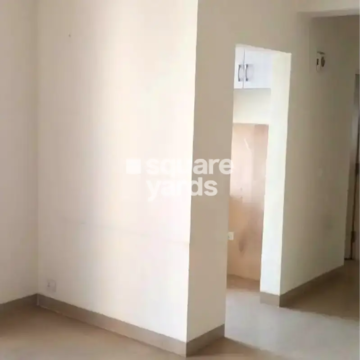 Room in 2 BHK Apartment at Emaar Emerald Estate, Sector 65 – for Rent