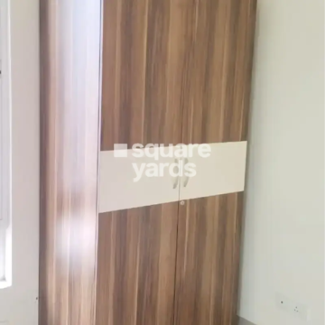Room in 2 BHK Apartment at Emaar Emerald Estate, Sector 65 – for Rent