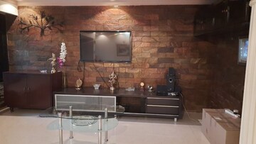 Room in 3 BHK Apartment at Tarapore Gardens, Andheri West – for Sale