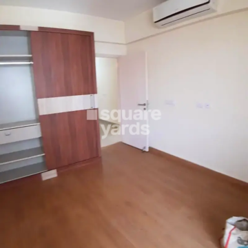 Room in 3 BHK Apartment at Emaar Gurgaon Greens, Sector 102 – for Rent