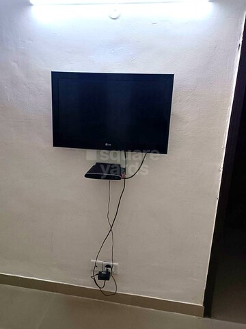 Room in 2.5 BHK Apartment at Today Ridge Residency, Sector 135 – for Rent