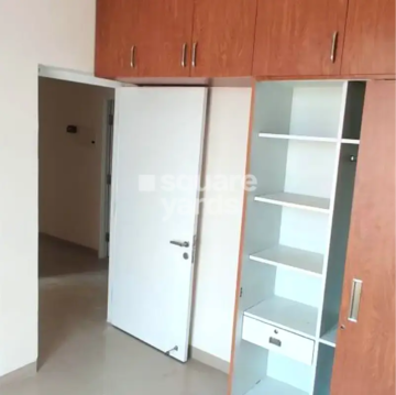 Room in 3 BHK Apartment at Emaar Emerald Estate, Sector 65 – for Rent