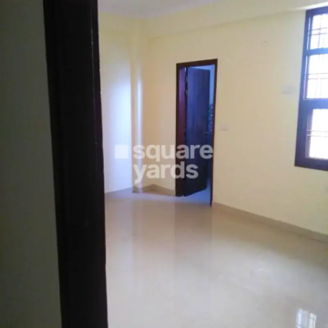 Room in 3 BHK Apartment at Ansal API Esencia, Sector 67 – for Rent