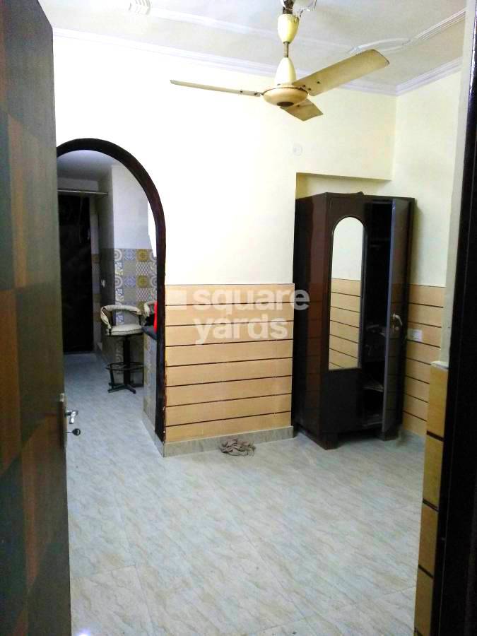 Rental 2 Bedroom 900 Sq.Ft. Apartment in RWA Block B Dayanand Colony