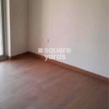 Room in 3 BHK Apartment at Emaar Palm Gardens, Sector 83 – for Rent