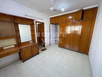 Bedroom in 2 BHK Apartment at Magnum Tower CHS, Andheri West – for Rent