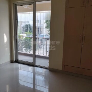 Room in 3 BHK Apartment at Ansal API Esencia, Sector 67 – for Rent
