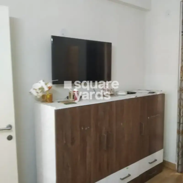 Room in 3 BHK Apartment at Emaar Palm Hills, Sector 77 – for Rent
