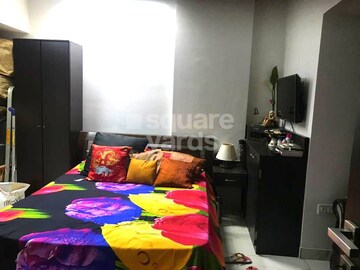 Bedroom in 3 BHK Apartment at Andheri West – for Rent