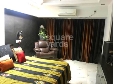 Bedroom in 3 BHK Apartment at Andheri West – for Rent