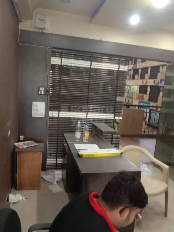 Resale Studio 465 Sq.Ft. Apartment in Amanora Metro Tower, Hadapsar