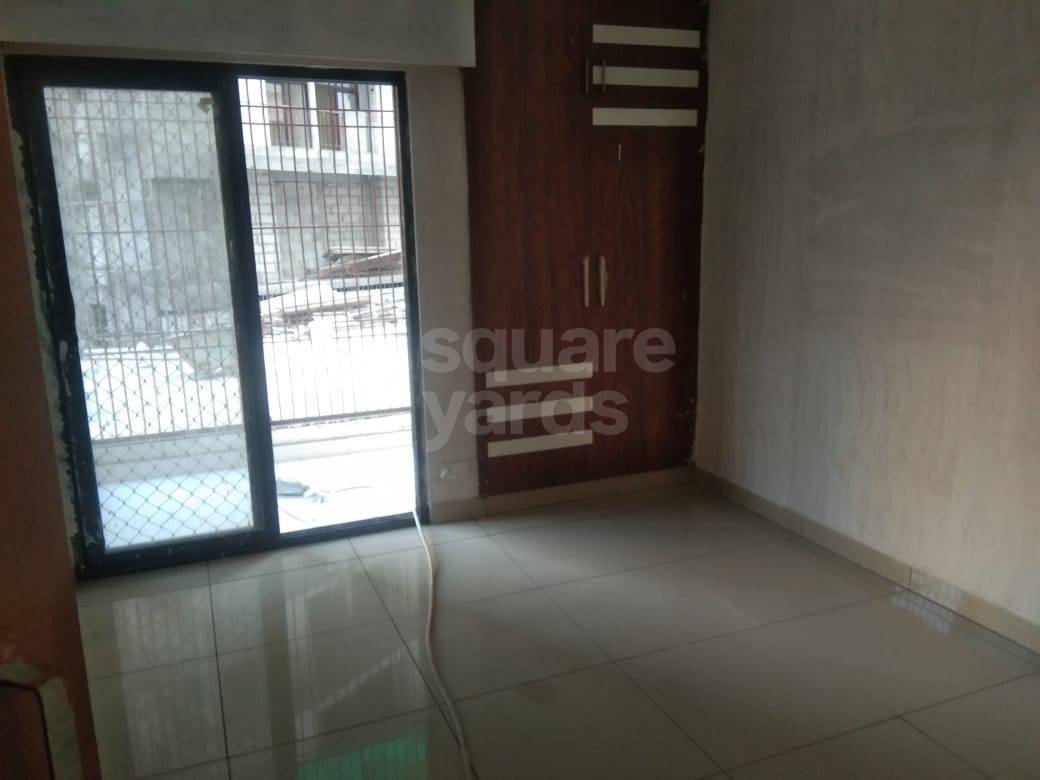Rental 3 Bedroom 64 Sq.Mt. Builder Floor in Shri Krishna Apartments Rohini, Rohini Sector 16