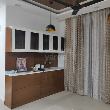 Room in 3 BHK Apartment at Paras Irene, Sector 70a – for Rent