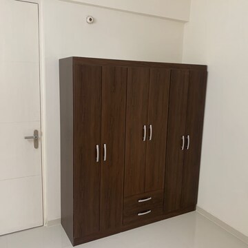 Room in 4 BHK Apartment at Tulip Violet, Sector 69 – for Rent