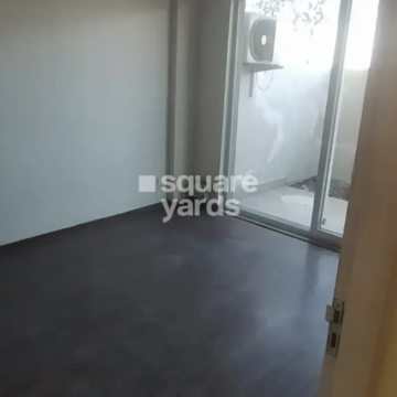 Room in 3 BHK Apartment at BPTP Astaire Gardens, Sector 70a – for Rent