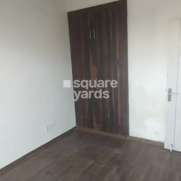 Room in 3 BHK Apartment at BPTP Astaire Gardens, Sector 70a – for Rent