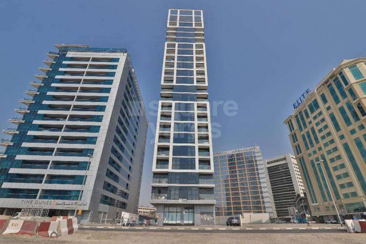 1 BR 710 Sq.Ft. Apartment in Zee Zee Tower