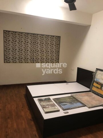 Bedroom in 2 BHK Apartment at Andheri West – for Rent