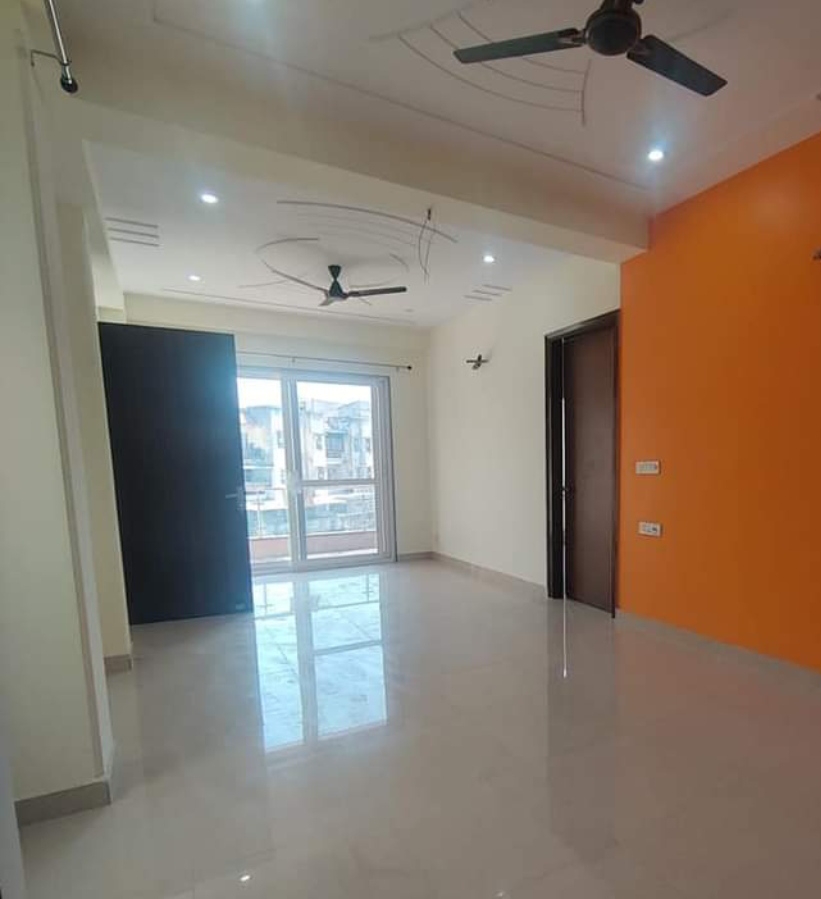 Resale 3 Bedroom 1678 Sq.Ft. Apartment in Omaxe Green Valley, Sector 42
