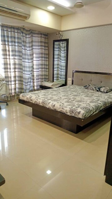 Bedroom in 3 BHK Apartment at Andheri West – for Rent