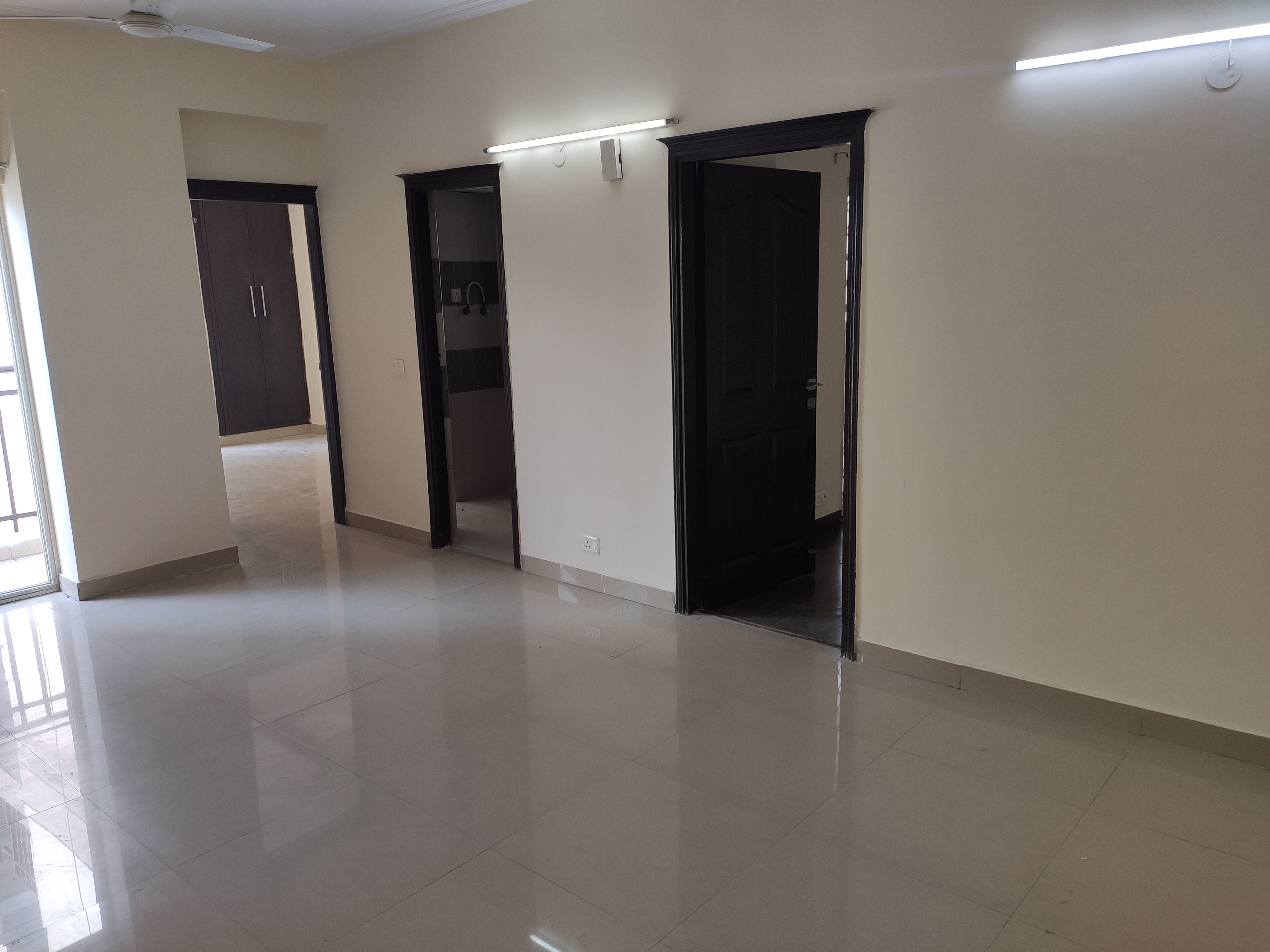 2.5 BHK + Study Room Apartment For Rent in Jm Orchid