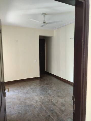 Master Bedroom in 2.5 BHK Apartment at Jm Orchid, Sector 76 – for Rent