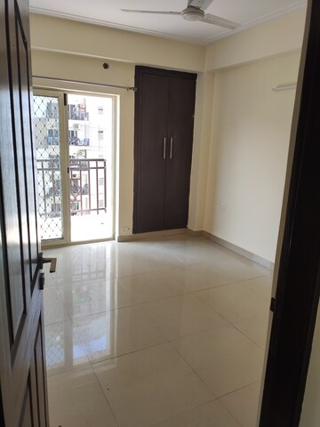 Room in 2.5 BHK Apartment at Jm Orchid, Sector 76 – for Rent