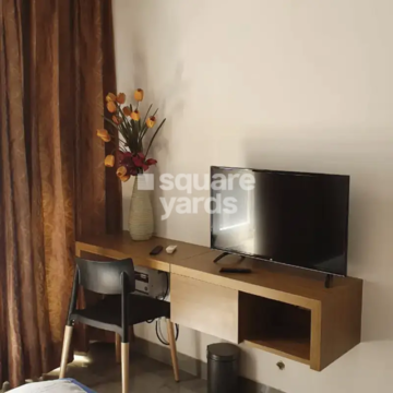 Room in 3 BHK Apartment at Dhoot Time Residency, Sector 63 – for Rent