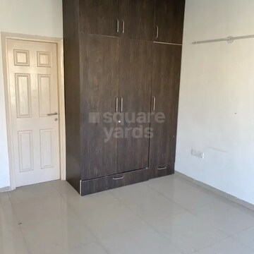 Room in 3 BHK Apartment at Emaar MGF Emerald Hills, Sector 65 – for Rent