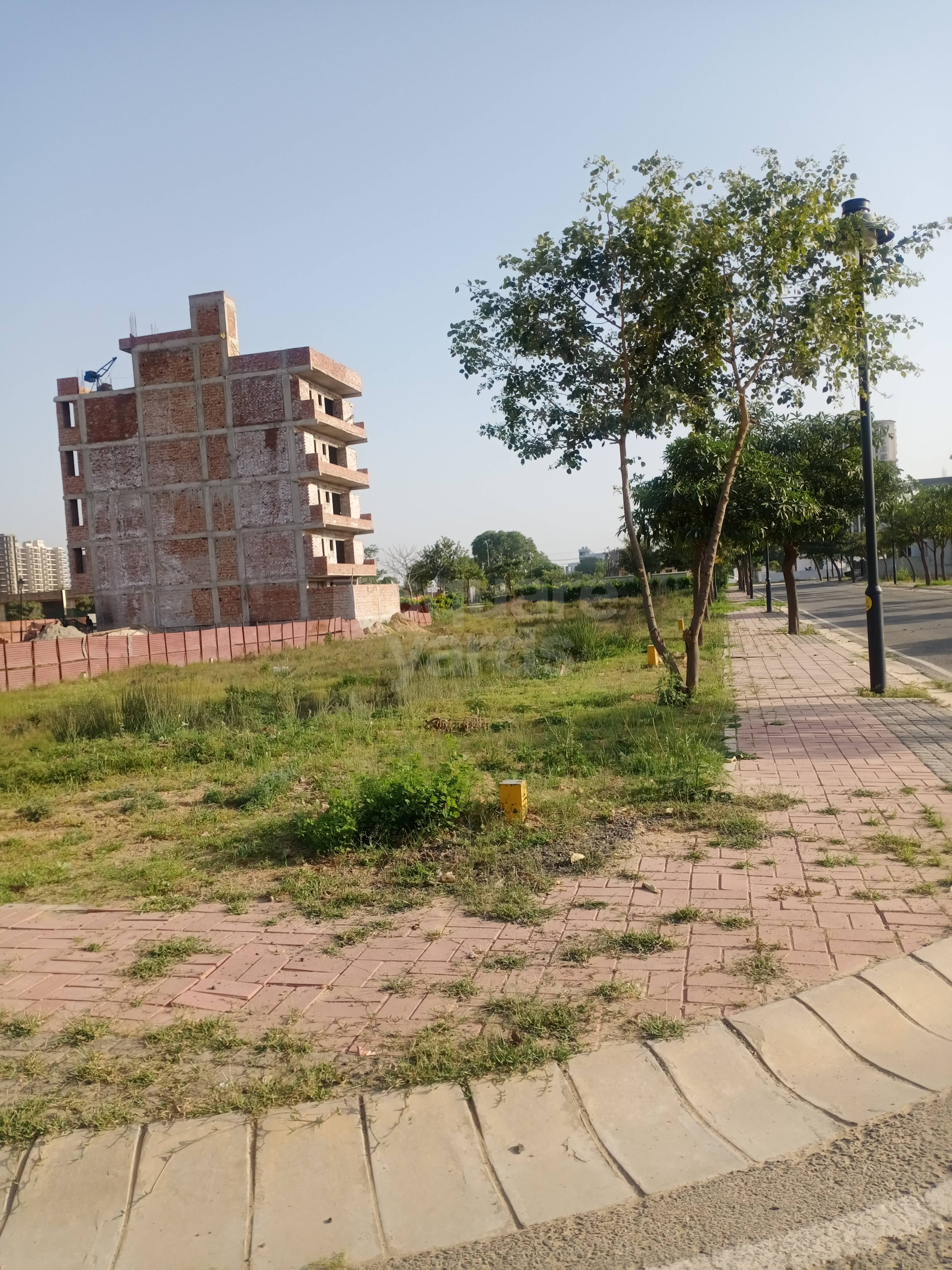 Resale 1 Bedroom 1000 Sq.Ft. Apartment in Silverglades Tarudhan Valley