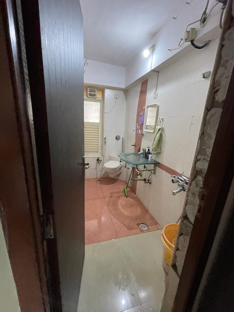 Bathroom, minaret-tower 2 Bedroom 1100 Sq.Ft. Apartment In Andheri West Mumbai 3871771