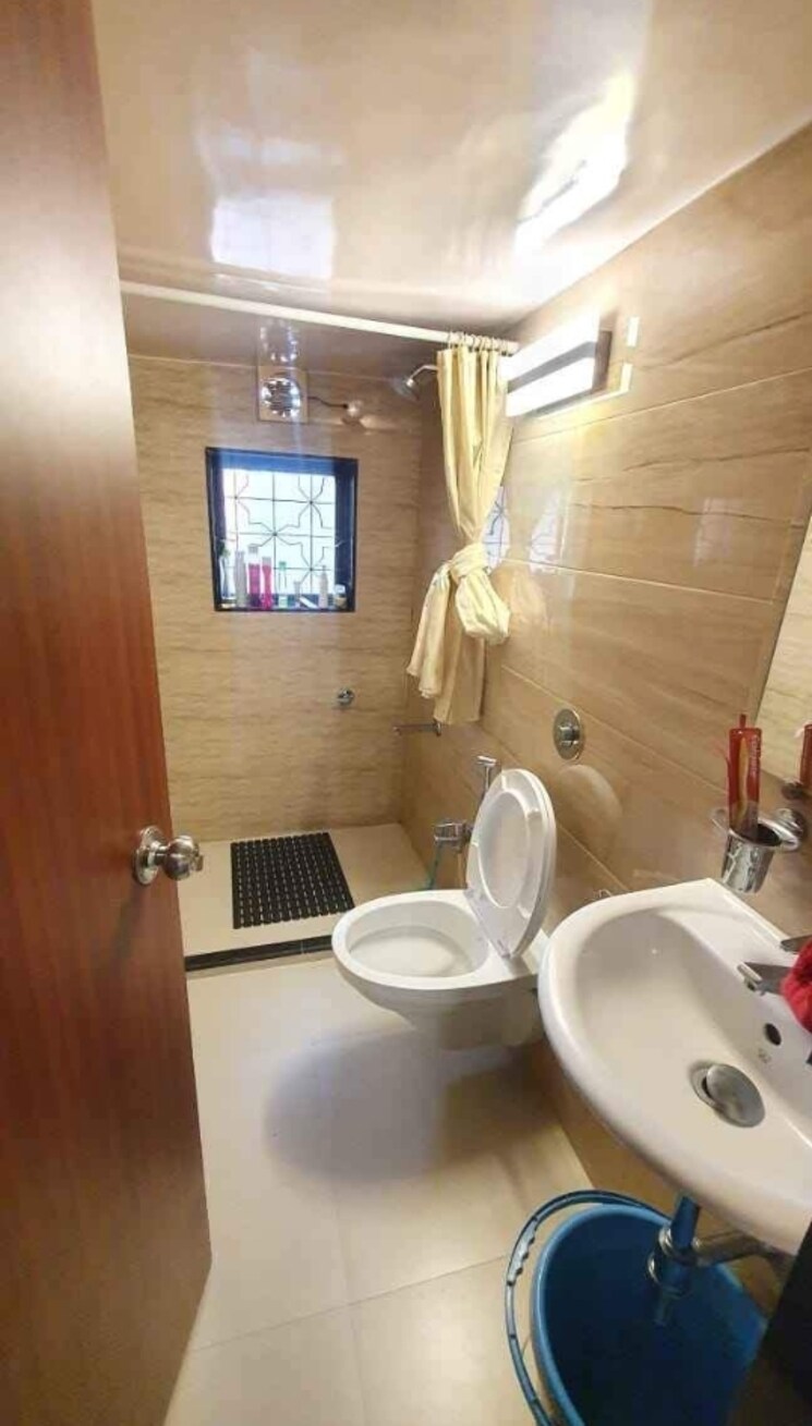Bathroom, lokhandwala-infrastructure-spring-leaf 2 Bedroom 995 Sq.Ft. Apartment In Kandivali East Mumbai 3880225