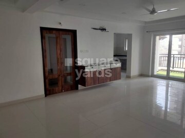 Room in 4 BHK Apartment at Movie Towers, Kokapet – for Rent