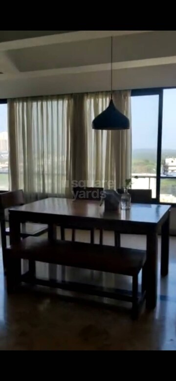 Living Room in 3 BHK Apartment at Yari Road – for Rent