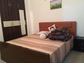 Room in 3.5 BHK Apartment at Jaypee Greens Kosmos, Sector 134 – for Sale