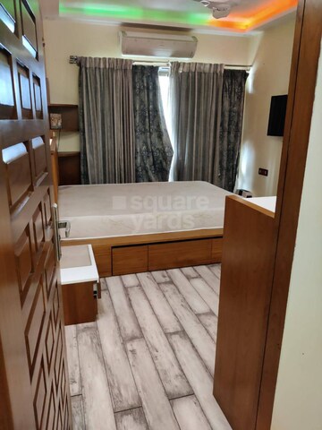 Bedroom in 2 BHK Apartment at Samartha Deep, Andheri West – for Rent
