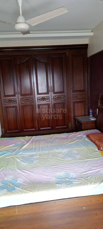 Bedroom in 3 BHK Apartment at Andheri West – for Rent