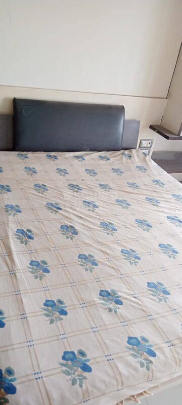 Master Bedroom in 3 BHK Apartment at Andheri West – for Rent