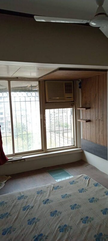 Bedroom in 3 BHK Apartment at Andheri West – for Rent