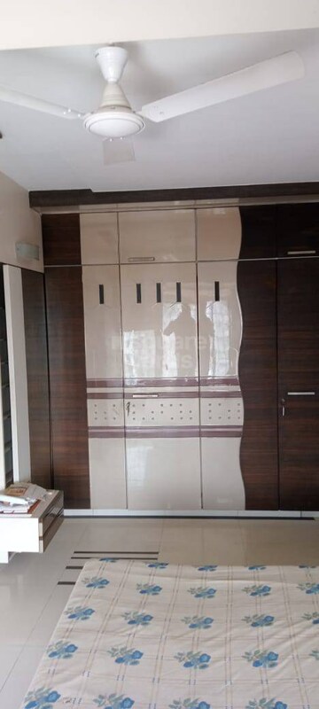 Bedroom in 3 BHK Apartment at Andheri West – for Rent