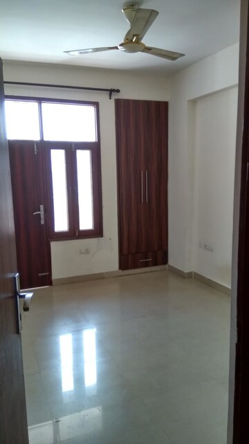 Room in 2 BHK Apartment at Civitech Sampriti, Sector 77 – for Rent