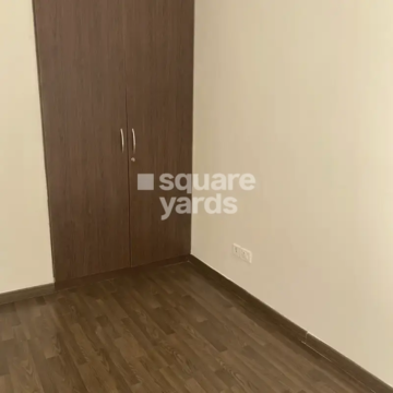 Room in 3 BHK Apartment at BPTP Astaire Gardens, Sector 70a – for Rent