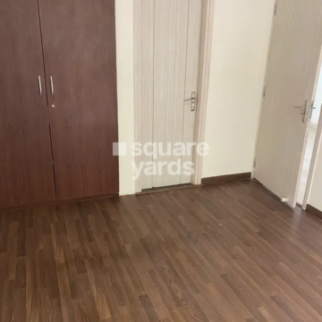 Room in 3 BHK Apartment at BPTP Astaire Gardens, Sector 70a – for Rent